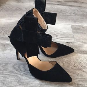 Removable Bow Tie Black High Heels size 9.5